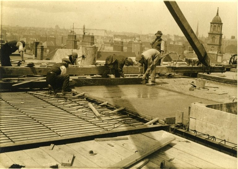 Workers laying the concrete roof the Gresham Hotel, Dublin, 1927